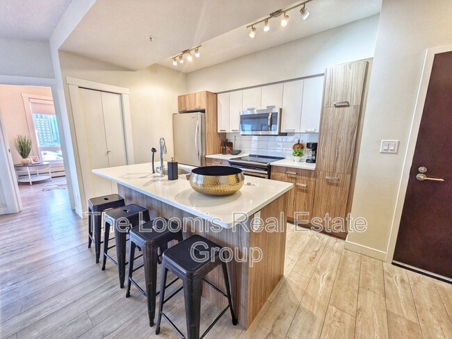 10410 102 Ave NW in Edmonton, AB - Building Photo - Building Photo