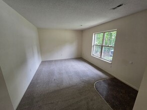 423 Briarwood Cir in Hopewell, VA - Building Photo - Building Photo