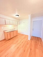 15601 Schoolcraft Rd, Unit 4 in Detroit, MI - Building Photo - Building Photo