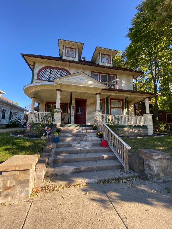 property at 422 E Main St