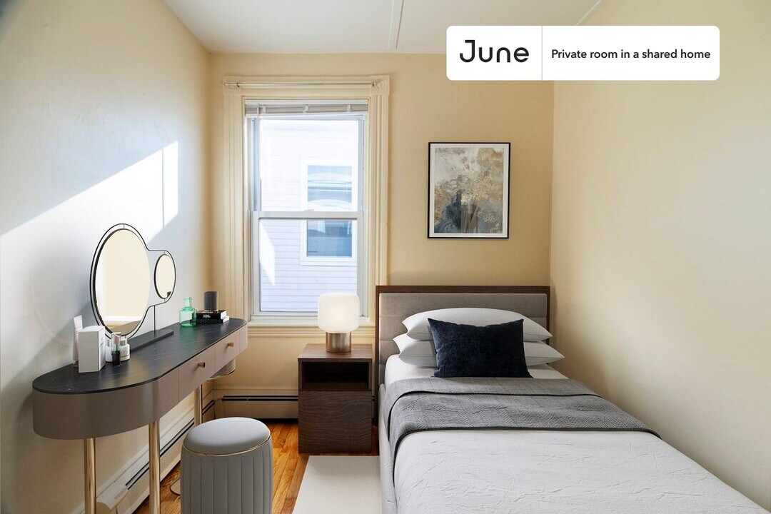 Private bedroom in 4 bed/1 bath Home in Boston, MA - Building Photo