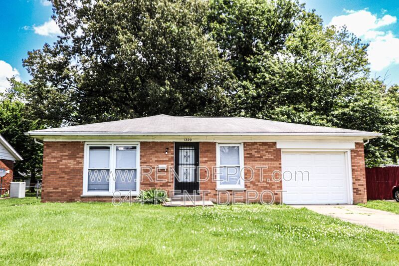 1220 Lincoln Park Dr in Evansville, IN - Building Photo