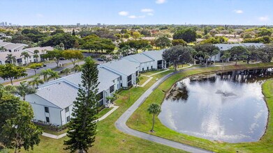 1013 Green Pine Blvd in West Palm Beach, FL - Building Photo - Building Photo