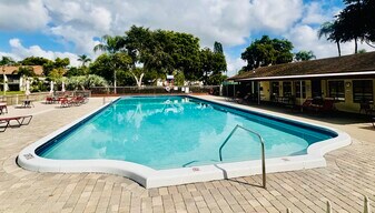 4759 Sable Pine Cir in West Palm Beach, FL - Building Photo