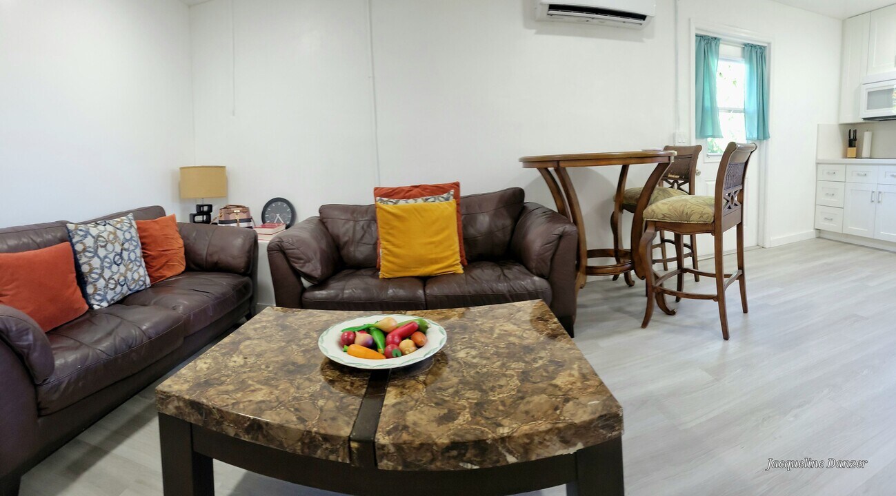 2241 NE 38th St, Unit Cozy 1-bed 1-bath - Lease in Lighthouse Point, FL - Foto de edificio