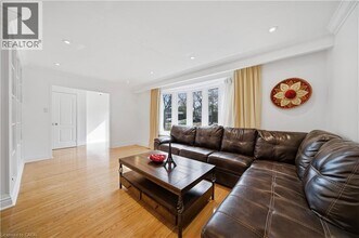 481 Anthony Dr in Oakville, ON - Building Photo - Building Photo