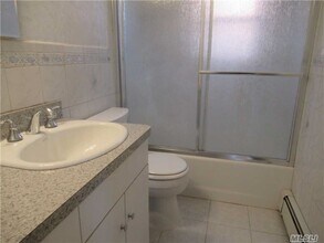 560 Long Beach Rd in Island Park, NY - Building Photo - Building Photo