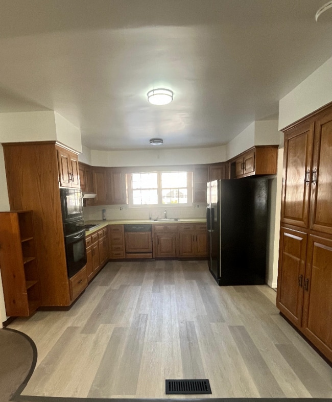 property at 617 Stratford Ave