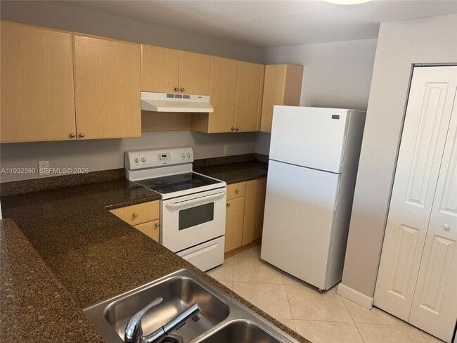 2280 SW 32nd Ave in Miami, FL - Foto de edificio - Building Photo