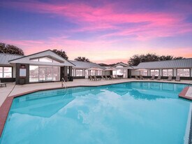 Leah Avenue Student Townhomes in San Marcos, TX - Building Photo