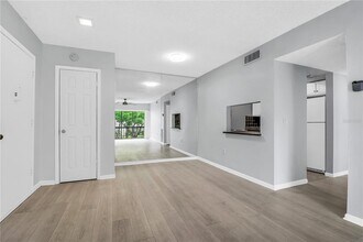 3244 S Semoran Blvd in Orlando, FL - Building Photo - Building Photo