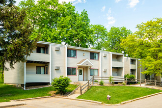 Nature Valley Apartments in Madison, WI - Foto de edificio - Building Photo