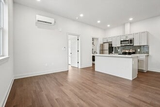 472 Roxborough Ave in Philadelphia, PA - Building Photo - Building Photo