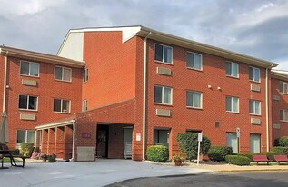 102 E Franklin St in Shelbyville, IN - Building Photo