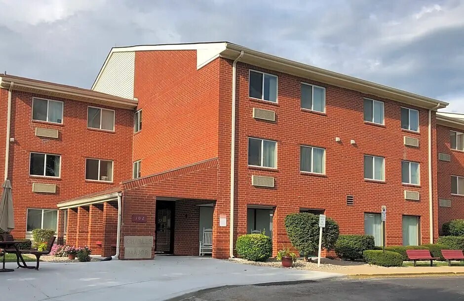 102 E Franklin St in Shelbyville, IN - Building Photo