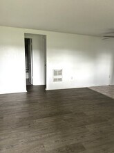 8129 Cass Rd in Zephyrhills, FL - Building Photo - Building Photo