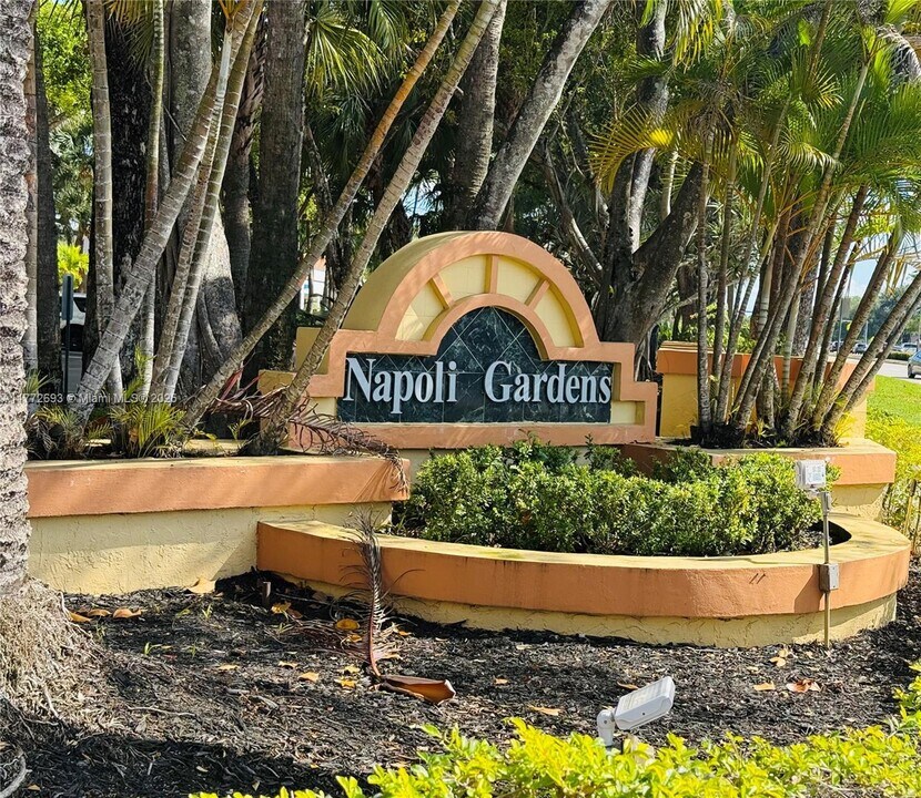 991 Coral Club Dr in Coral Springs, FL - Building Photo