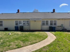 416 4th St SW, Unit A in Hickory, NC - Foto de edificio - Building Photo