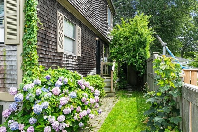 38 Harrison Ave in Newport, RI - Building Photo - Building Photo