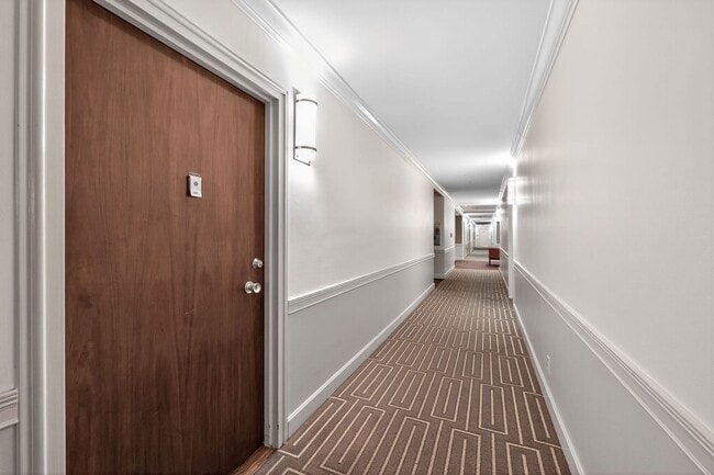 2324 Madison Rd in Cincinnati, OH - Foto de edificio - Building Photo