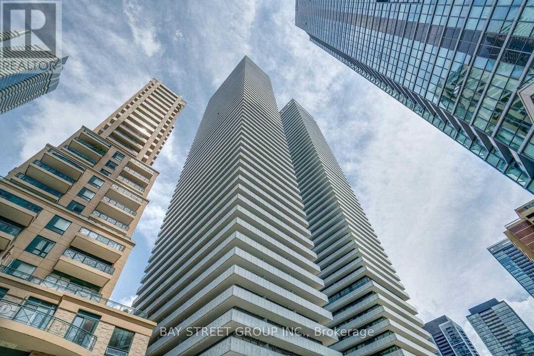 42-2842 Charles St E in Toronto, ON - Building Photo