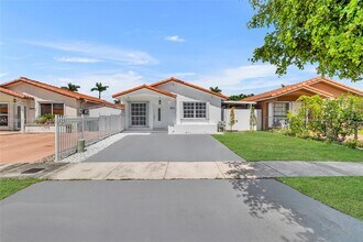 8811 NW 112th Terrace in Hialeah Gardens, FL - Building Photo - Building Photo