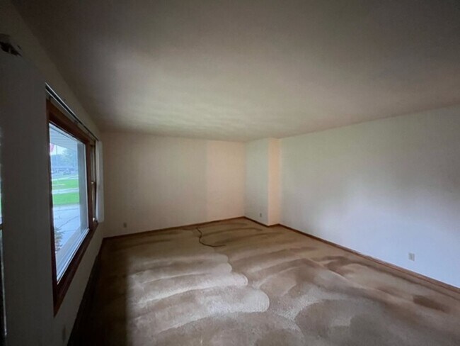 2104 Independence Ln-Unit -2104 in Janesville, WI - Building Photo - Building Photo
