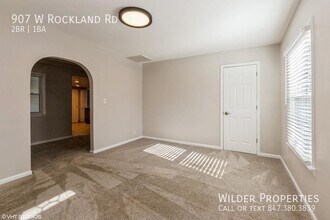 907 W Rockland Rd in Lake Bluff, IL - Building Photo - Building Photo
