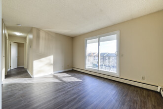 Northridge Estates in Edmonton, AB - Building Photo - Building Photo