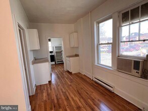 24 W Cecil St in Winchester, VA - Foto de edificio - Building Photo