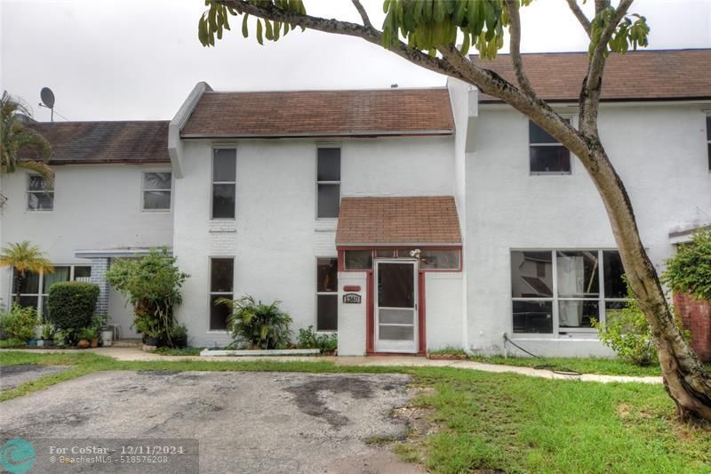 1360 Silverado in North Lauderdale, FL - Foto de edificio