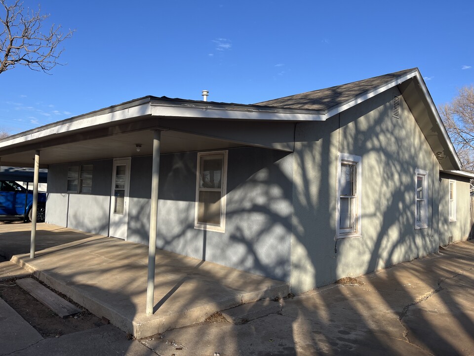 805 Avenue C in Levelland, TX - Building Photo