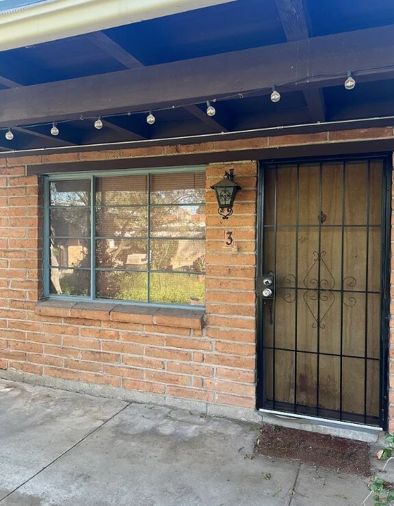 property at 2541 E Elm St