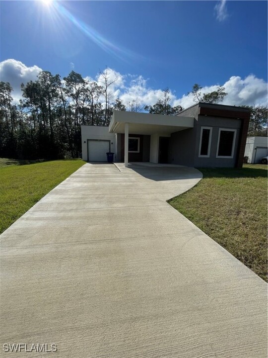 137 Greenbriar Blvd in Lehigh Acres, FL - Building Photo