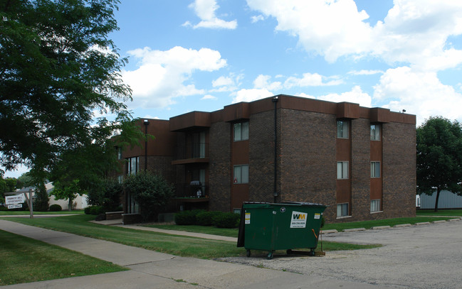 2700 W Forest Hill Ave in Peoria, IL - Building Photo - Building Photo