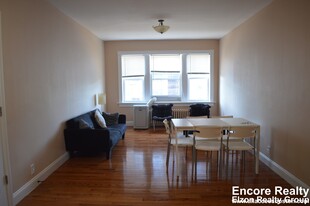 2000 Commonwealth Ave, Unit #2003 -32 Apartamentos