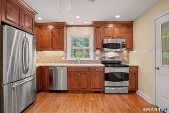 32 Crescent Dr in Easton, CT - Building Photo - Building Photo