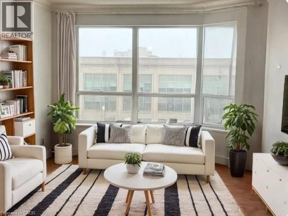 25 Kingsbridge Garden Cir in Mississauga, ON - Building Photo