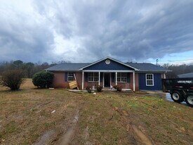 1558 Bluff City Rd in Somerville, AL - Building Photo