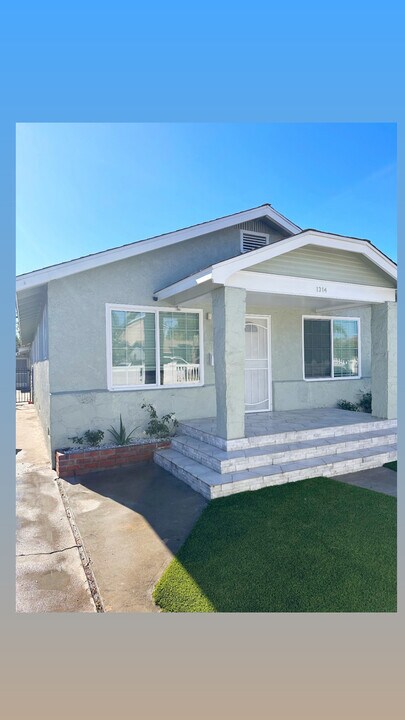1314 E Robidoux St in Los Angeles, CA - Building Photo