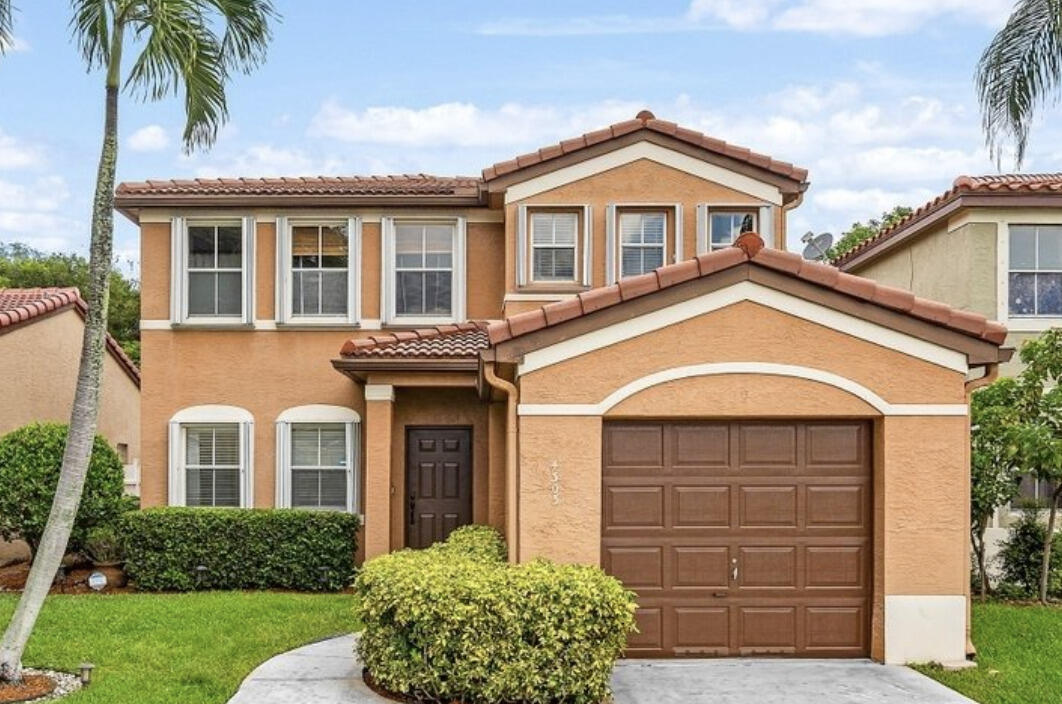 4303 NW 1st Dr in Deerfield Beach, FL - Building Photo