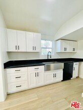 122 N Hobart Blvd in Los Angeles, CA - Building Photo - Building Photo