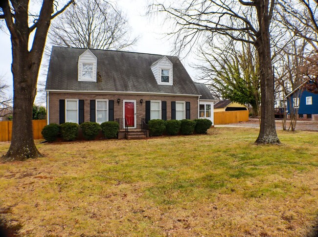 1116 Barnes St in Reidsville, NC - Foto de edificio - Building Photo