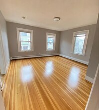 32 Tufts St, Unit 3 in Cambridge, MA - Building Photo - Building Photo