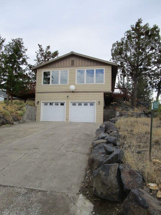 11552 NW King Ave in Prineville, OR - Foto de edificio