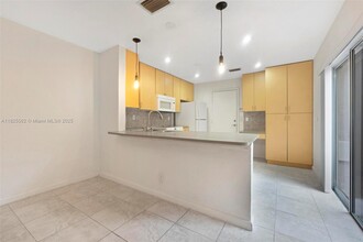 11066 Longboat Dr in Hollywood, FL - Building Photo - Building Photo