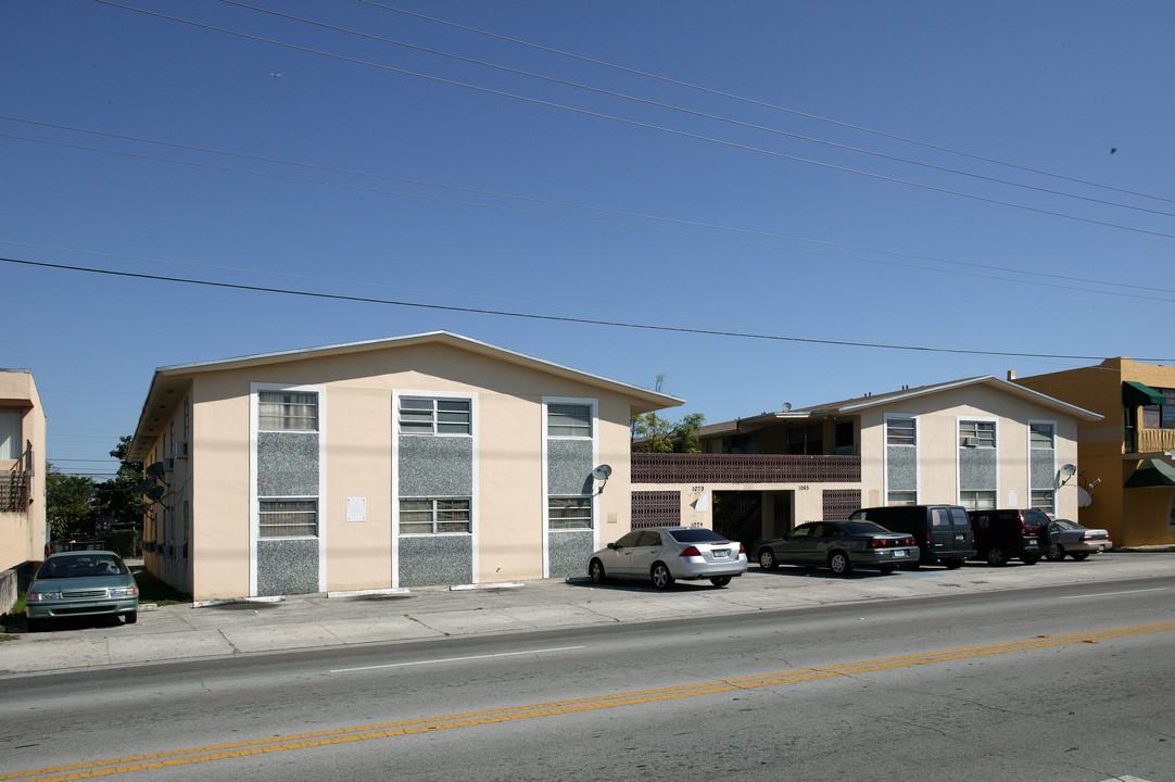 1065-1079 W 29th St in Hialeah, FL - Building Photo