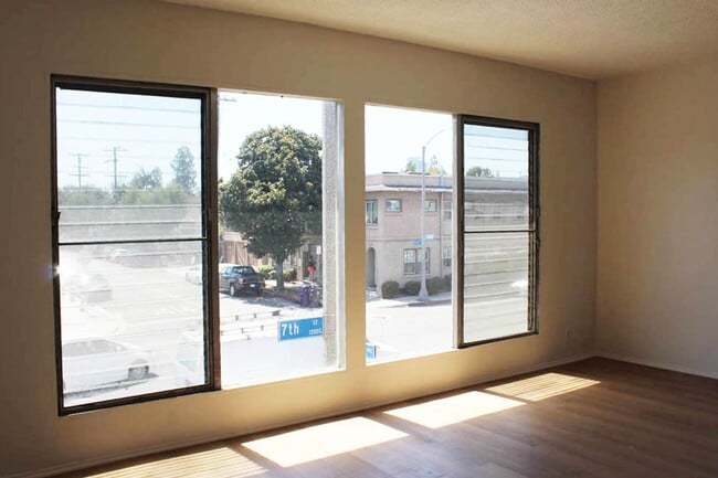 1331 E 7th St in Long Beach, CA - Building Photo - Building Photo
