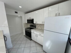 1308 Drexel Ave in Miami Beach, FL - Building Photo - Building Photo