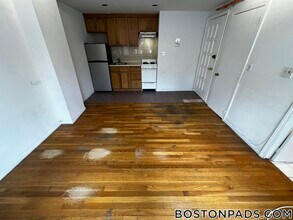 61 S Huntington Ave in Boston, MA - Building Photo - Building Photo
